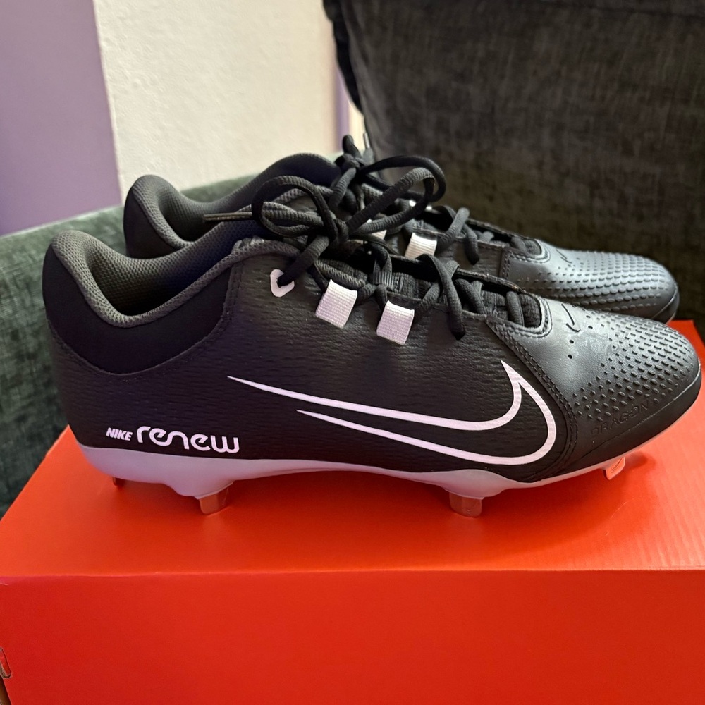 W HYPERDIAMOND 4 PRO SOFTBALL CLEATS 
Woman size 10
